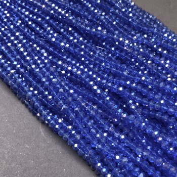 Perlen aus tschechischem Kristall auf der Schnur, blau-transparent mit benzinfarbenem Schimmer, facettierte Rondellen, Durchmesser ca. 3,5 × 3 mm, Länge 36–38 cm