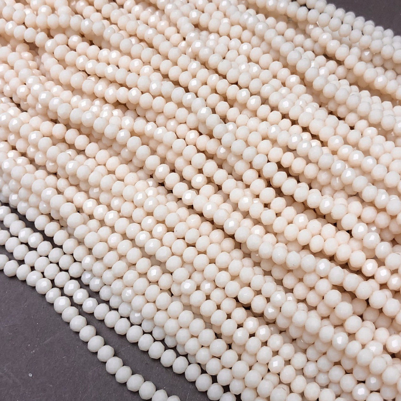 Perlen aus tschechischem Kristall auf Schnur, zarter Pfirsichton, matt, facettiertes Rondell, Durchmesser 3,5 × 3 mm, Länge 36–38 cm