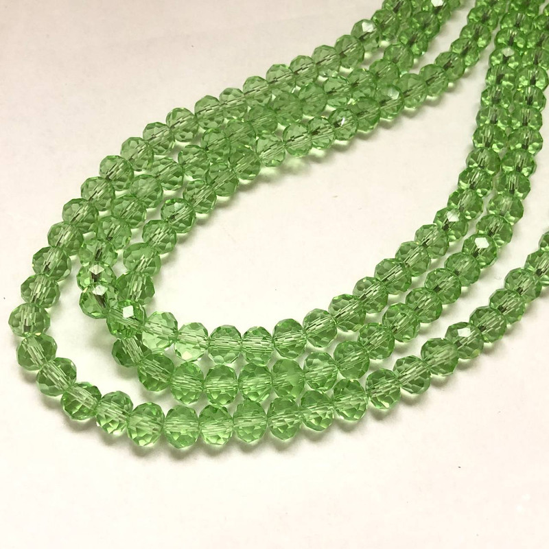 Perlen tschechischer Kristall auf Schnur, grün-transparent, facettiertes Rondell, Durchmesser 6×4,5 mm + -, Länge ca. 38–40 cm +