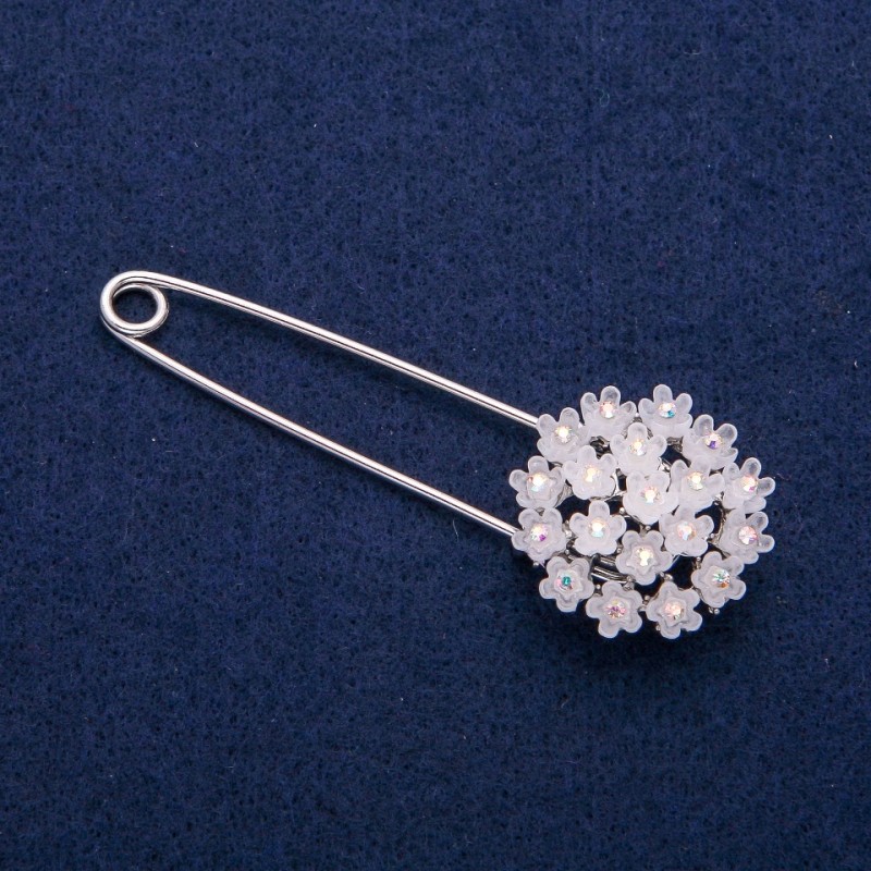 Brosche „Hortensie weiß“ mit Kristallen, 29 × 78 mm, silberfarbenes Metall
