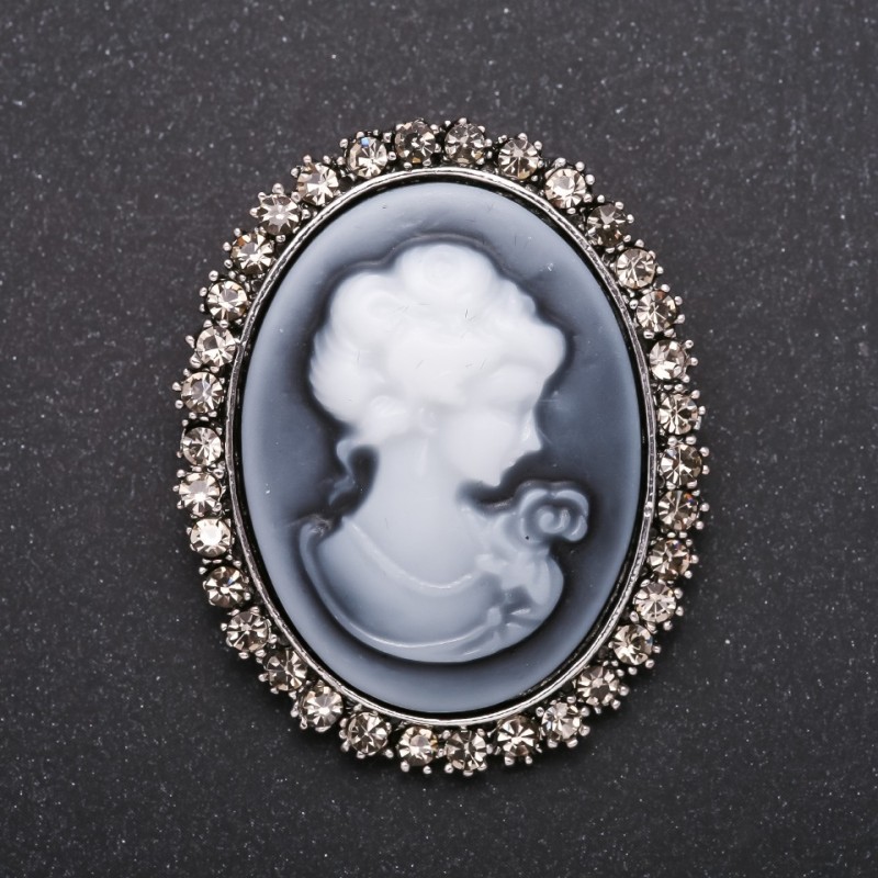 Brosche Cameo mit Strass, Satin-Ton Grau, 50 × 40 mm