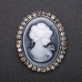 Brosche Cameo mit Strass, Satin-Ton Grau, 50 × 40 mm