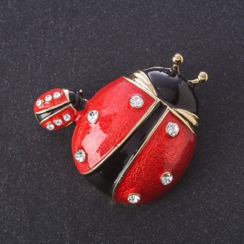 Brosche 'Marienkäfer' rote Emaille, Metallfarbe Gold, Serie 'Insekten, 4x4 cm'