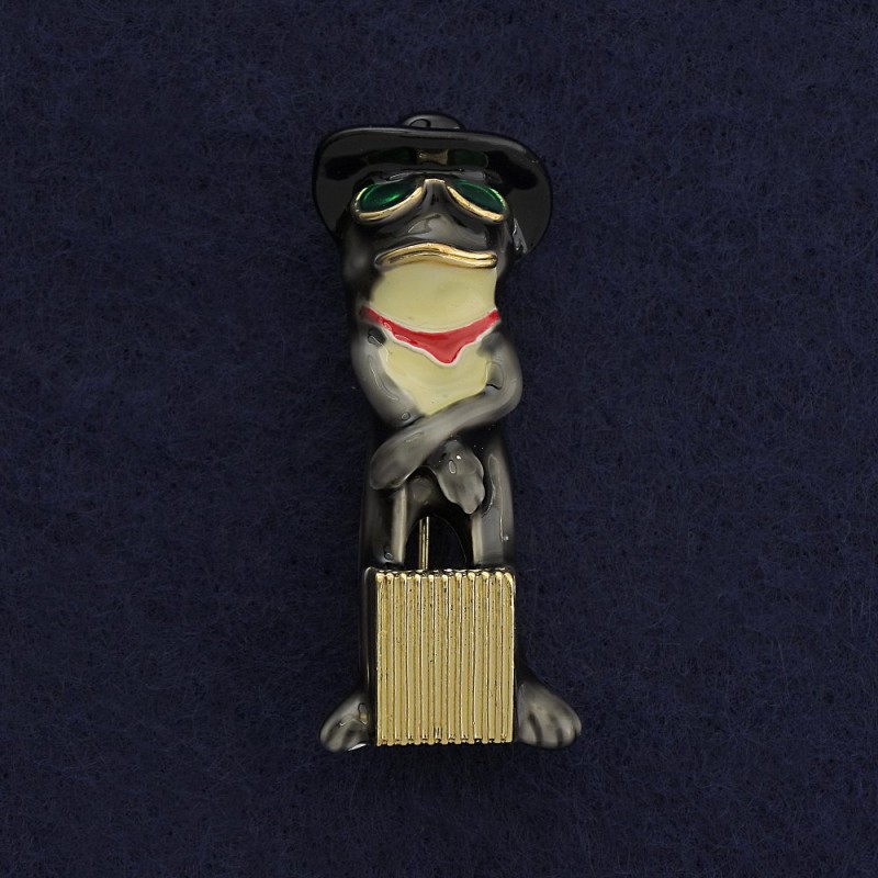 Brosche-Anhänger Frosch mit Koffer aus goldenem Metall, silbergrau Emaille, 45×18 mm +