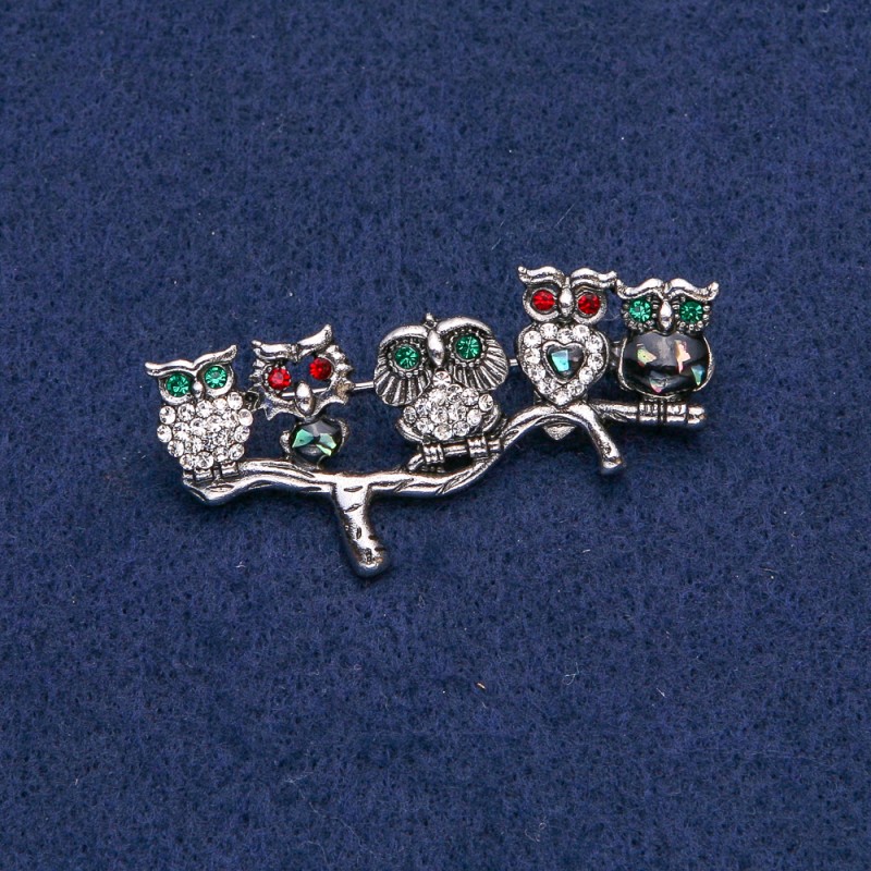 Eulenbrosche aus silberfarbenem Metall mit weißen, roten und grünen Strasssteinen und Haliotis 52×33 mm +