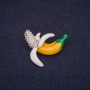 Brosche Banane – Frucht, 28×25 mm, Strasssteine, Emaille, Farben: Weiß, Gelb, Grün, silberfarbenes Metall