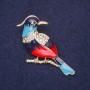 Brosche „Ibis-Vogel“ mit Strasssteinen in Hellblau, Blau, Rot und Weiß, 45 × 25 mm, goldfarbenes Metall