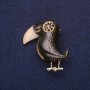 Brosche Tukan-Vogel mit Strass und Emaille, Beige/Schwarz, 38×36 mm, goldfarbenes Metall