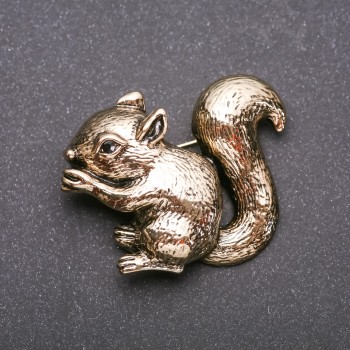 Brosche Eichhörnchen, Emaille, gelb-goldfarbenes Metall, 36×47 mm