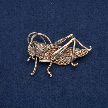 Brosche Grashüpfer, goldfarbenes Metall, mit schwarzen und gelben Strasssteinen, 57 × 38 mm +