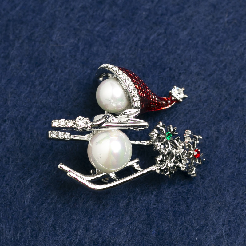Neujahrsbrosche aus silberfarbenem Metall, Majorka-Perle, Strasssteine und Emaille 28x38 mm +