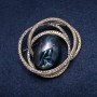 Brosche Akzent 55 × 55 mm Cabochon, weiße und blaue Strasssteine, goldfarbenes Metall