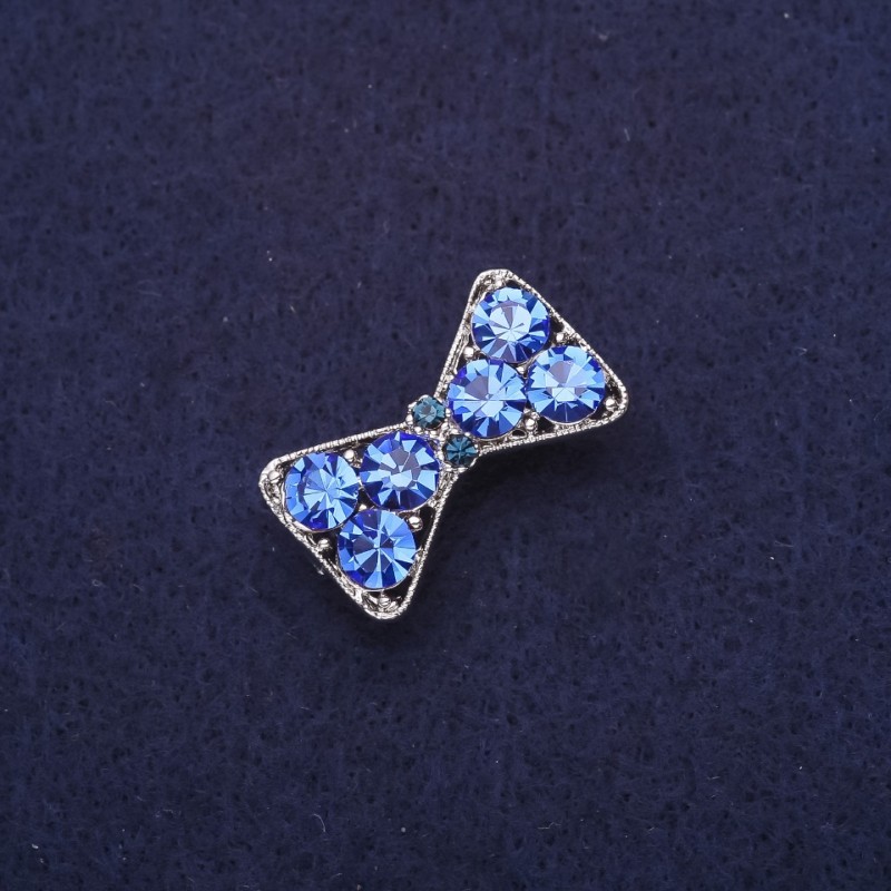 Brosche Schleife mit Strass, blau, 27×16 mm, silberfarbenes Metall