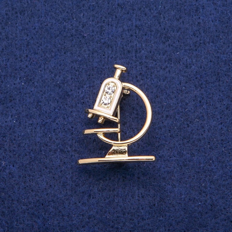 Brosche Mikroskop mit Emaille und Strasssteinen 24×31 mm, goldfarbenes Metall