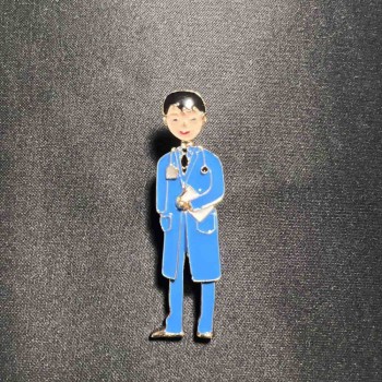 Brosche 'Medizin-Bruder' – blau emailliert, goldfarbenes Metall 17×62 mm
