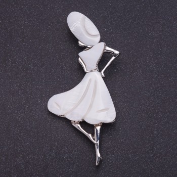 Anhänger-kinesh «Madame Perlmutt» Metallfarbe 'Silber', Länge 8,4 cm