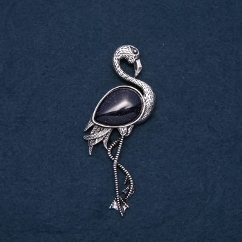 Brosche mit Anhänger Flamingo aus natürlichem Aventurin „Blauer Sand“ – Nacht von Kairo, 85 × 30 mm