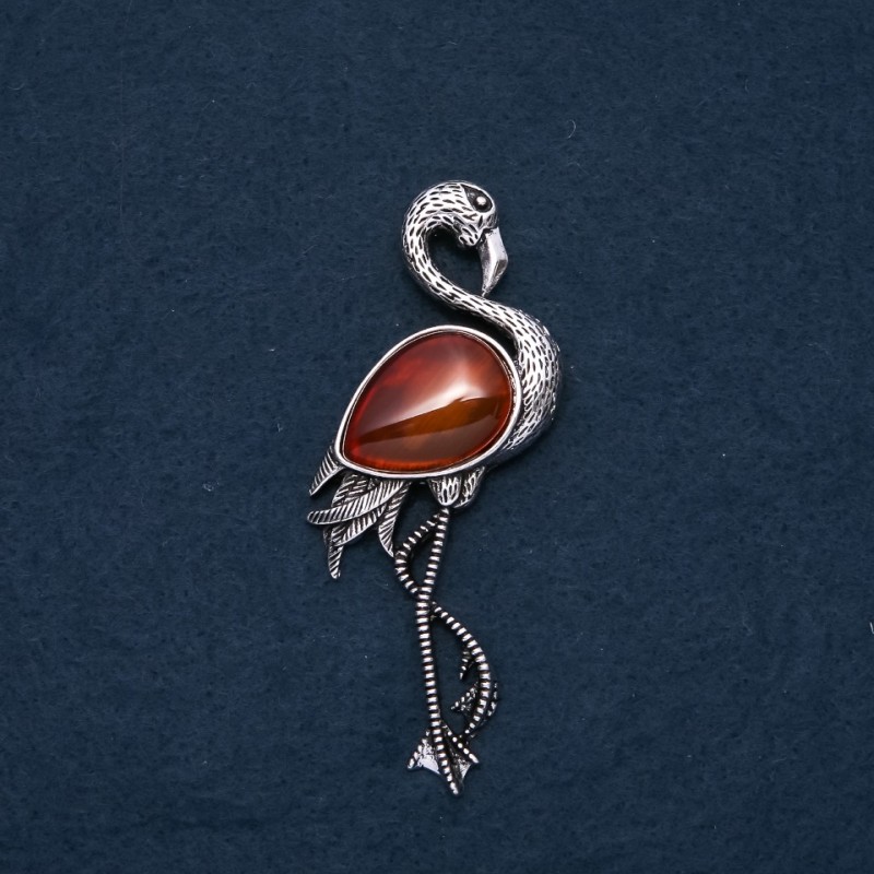 Brosche/Anhänger Flamingo mit natürlichem Karneol, 85 × 30 mm