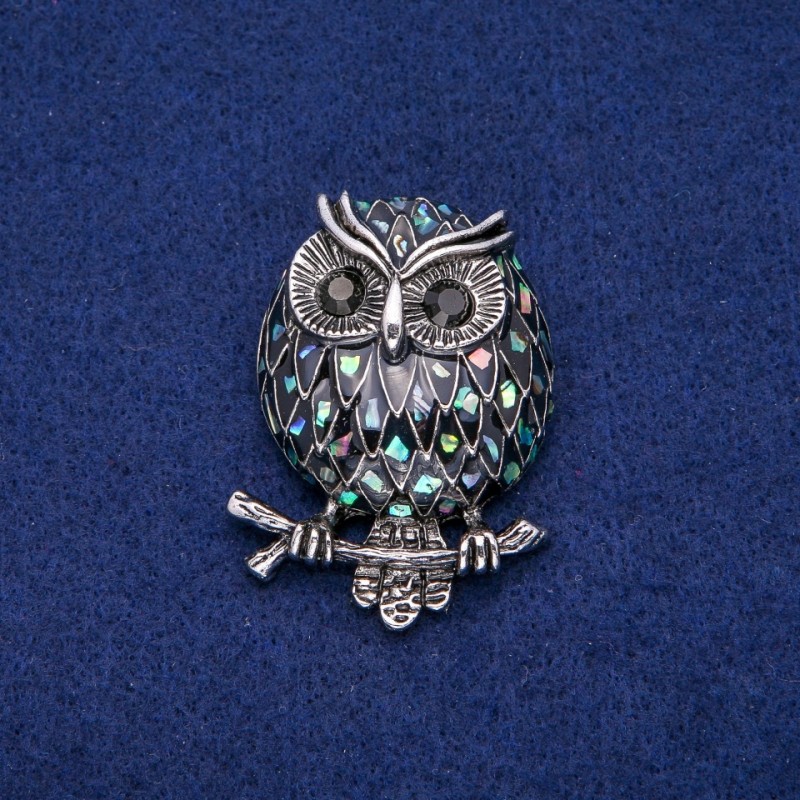 Brosche Eule mit Haliotis-Perlmutt und Emaille, 36 × 48 mm, silberfarbenes Metall