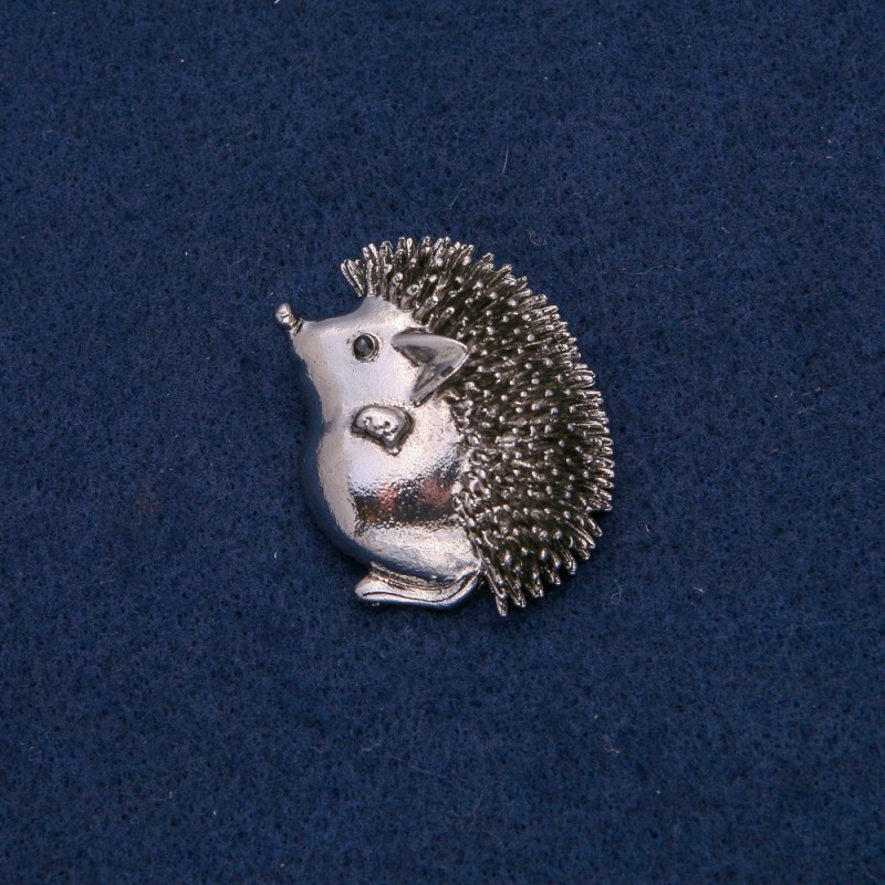 Broschen-Anhänger „Igel“ aus silberfarbenem Metall mit schwarzem Strass, 37×30 mm +
