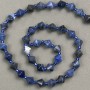 Perlen auf Schnur aus natürlichem Sodalit, facettierte Rhombusform, Ø 8,5 × 8,5 mm, Länge ca. 38 cm (+/-) (Seed-Beads 3×3 mm)