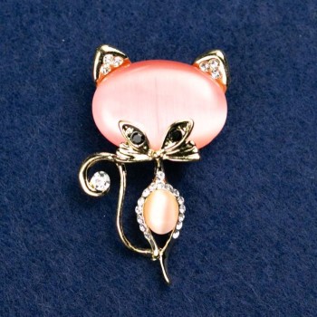 Brosche 'Kätzchen Katzenauge' rosa mit weißen Strasssteinen, 45×28 mm, aus gelbem Metall