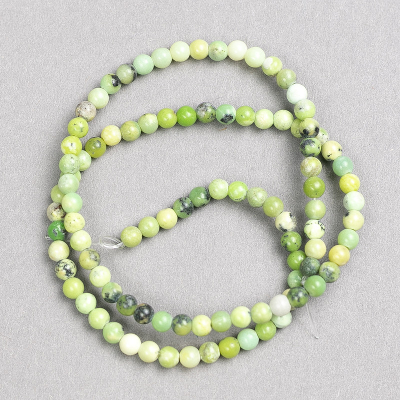 Perlen aus australischem Jadeit auf Schnur, glatte Kugeln, Ø 4 mm, Länge 38 cm+