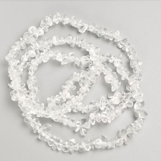 Perlen auf einer Schnur aus natürlichem Bergkristall, Splitter Ø 13×4–6×3 mm (±), Länge ca. 82 cm