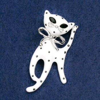 Brosche 'Kätzchen' aus Acryl in Weiß und Schwarz, silberfarbenes Metall 53×25 mm
