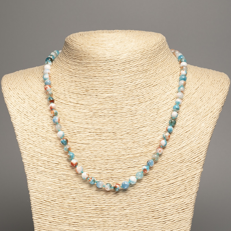 Halskette «Sommerfarben» aus weißen, roségoldenen und hellblauen glatten Kugeln, Durchmesser ca. 6 mm, Länge ca. 50 cm, aus weißer Jade (synthetisch gefärbt)