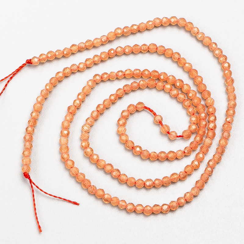 Kleinstperlen Spinell (synthetisch), korallenfarbene facettierte Kugeln, Durchmesser 2 mm, auf der Schnur, Länge 37 cm