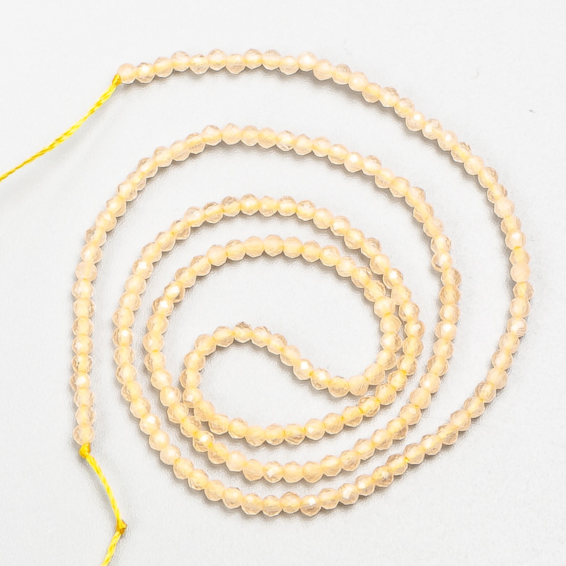 Feine Spinell-Perlen (synthetisch), beige Champagner, facettierte Kugeln, Durchmesser ca. 2 mm, auf Faden, Länge 37 cm