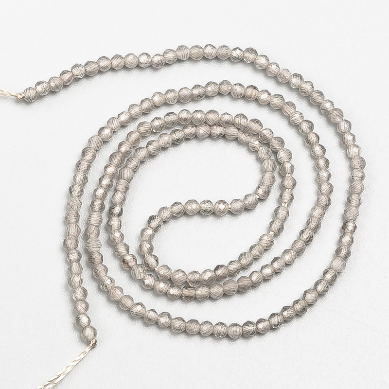 Kleine Spinell-Perlen (synthetisch) graue facettierte Kugeln, Durchmesser ca. 2 mm, auf Faden, Länge 37 cm
