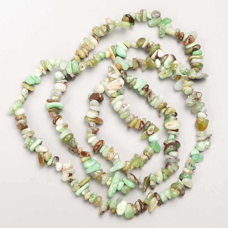 Chrysopras-Naturstein-Splitter-Perlen auf Schnur, Durchmesser ca. 7 x 3 mm, Länge ca. 80 cm