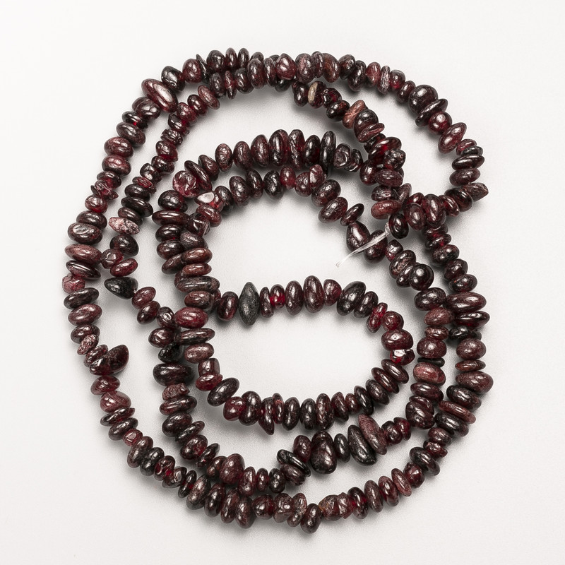 Granat-Naturstein-Perlen, Körnerform, auf Schnur, Durchmesser ca. 6 × 3 mm, Länge ca. 80 cm