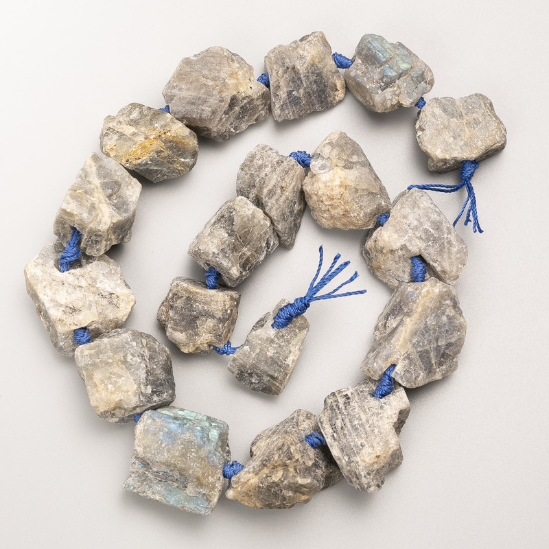 Labradorit-Naturstein-Perlen, roh, auf Schnur, Ø 20×25 mm ±, Länge 41 cm ±