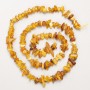 Bernstein-Chips-Perlen auf Schnur, Durchmesser ca. 5 × 2 mm, Länge ca. 40 cm