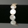 Armband aus Barockperlen Münzform in der Farbe Benzin, Durchmesser ca. 16 mm, Länge ca. 18 cm, elastisch