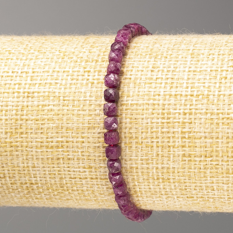 Armband aus natürlichem Rubin, facettierte Würfelperlen, Durchmesser ca. 4 mm, Länge 18 cm (Stretch)