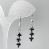 Ohrstecker Hämatit-Kreuze, Maße 6 × 20 mm, Länge 41 mm