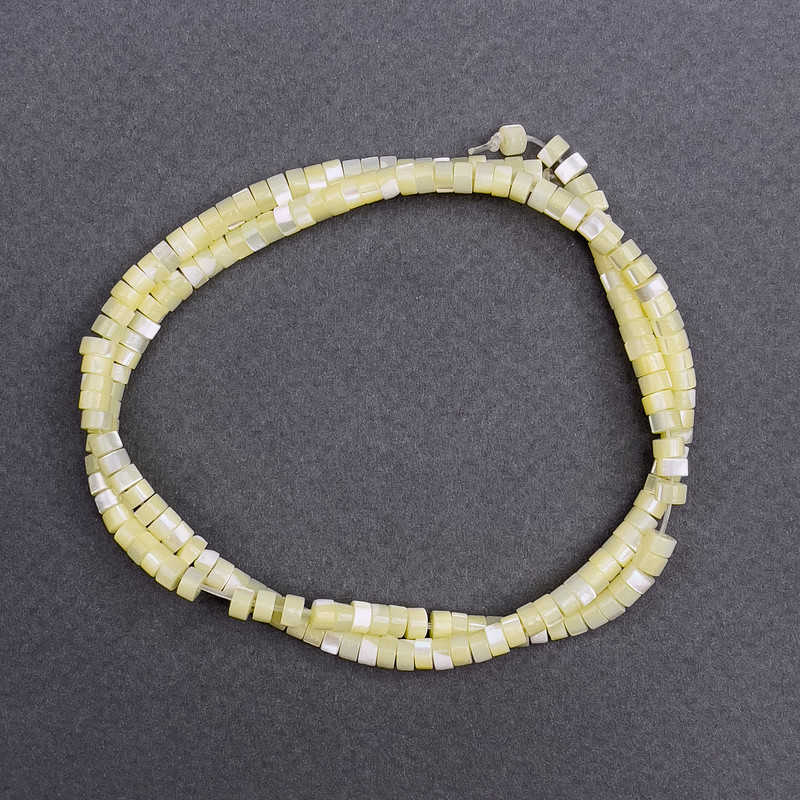 Getönte gelbe Perlmutt-Scheibenperlen, Durchmesser ca. 4 × 2 mm, Länge ca. 40 cm, auf Faden