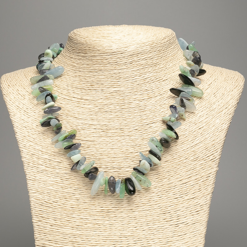 Kette aus Natursteinen – assortierte Körnchen 'Nadel', Durchmesser 11 x 5 mm bis 10 x 3 mm, Länge 50 cm+