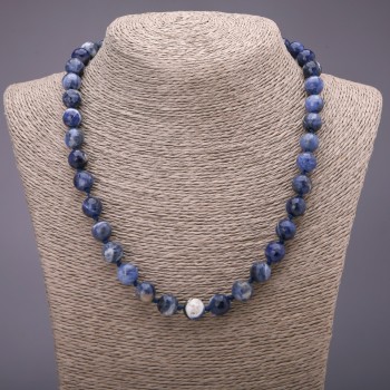 Kette aus natürlichem Sodalit, facettierte Kugeln, Durchmesser ca. 10 mm, Länge 48 cm