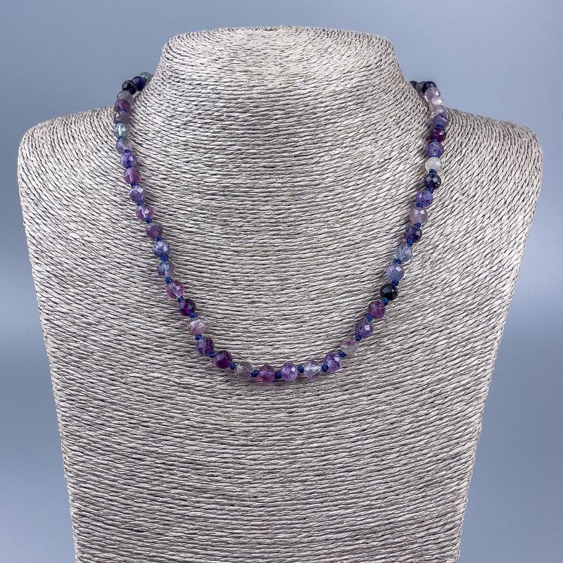 Halskette aus natürlichem Fluorit, facettierte Kugel Ø 6 mm ±, Länge 48 cm ±