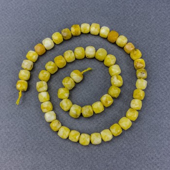 Gelbe Jadeit-Perlen, facettierte Würfel, auf Schnur, Durchmesser ca. 7,5 × 7,5 mm, Länge ca. 38 cm