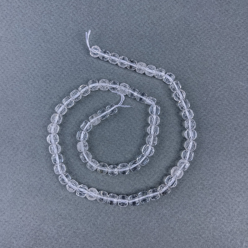 Bergkristall-Perlen – natürlicher Stein, facettierte Würfel auf der Schnur, Durchmesser 6 × 6 mm, Länge ca. 39 cm