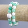 Paararmband Jadeit und weißer Achat (künstliches Acryl), Durchmesser 10 mm, 14 mm ±, glatte Kugeln auf elastischer Schnur, Länge 18 cm+