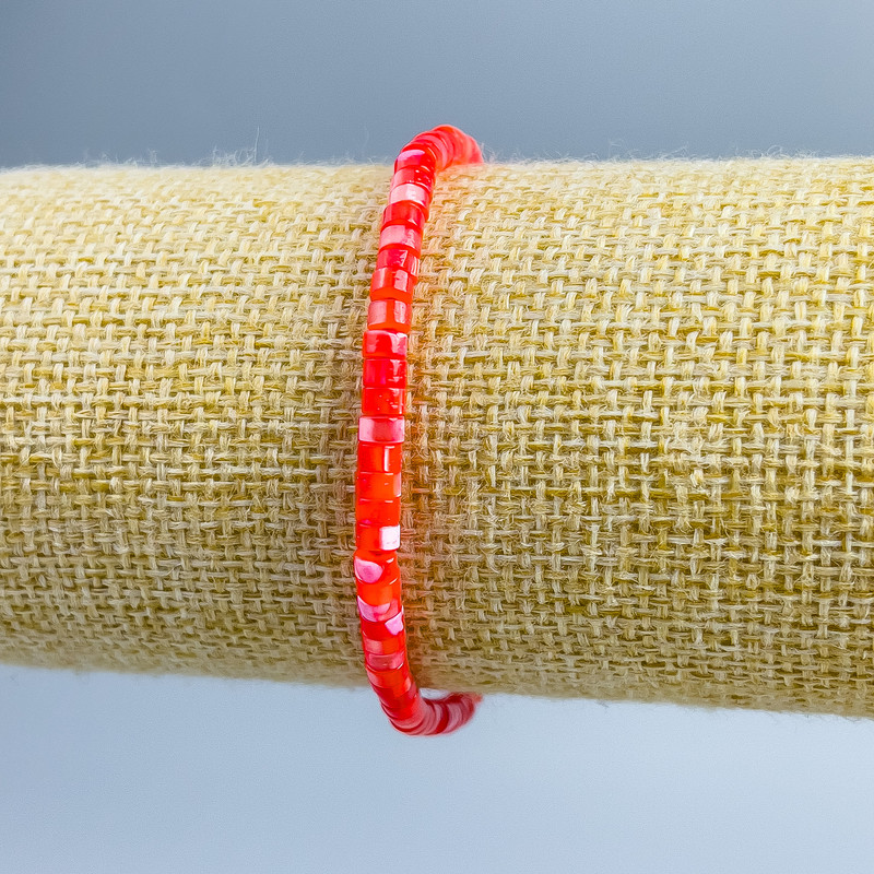 Armband aus getöntem rotem Perlmutt, Scheiben 4×2 mm, Länge ca. 18 cm (Stretch)