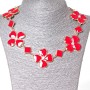 Kette mit Rhombusformen und Herzblüten, Goldfarbe und roter Glanz