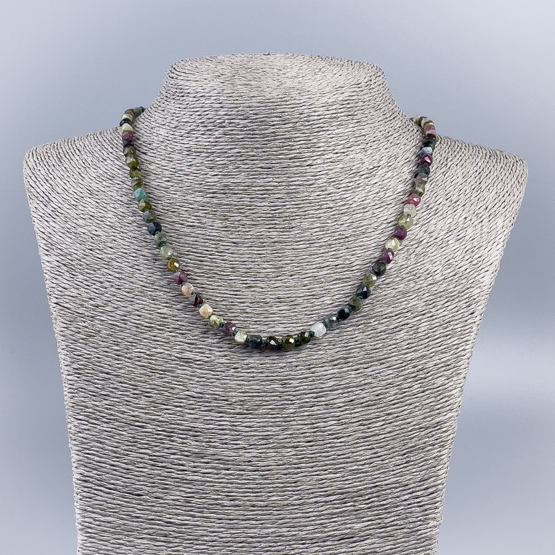 Kette aus natürlichem Turmalin, facettierte Würfelperlen, Durchmesser ca. 5 mm, Länge ca. 48 cm